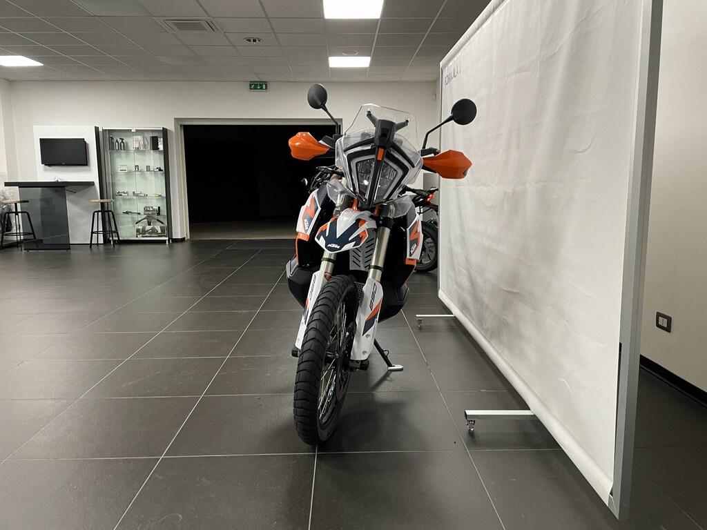 890 ADVENTURE