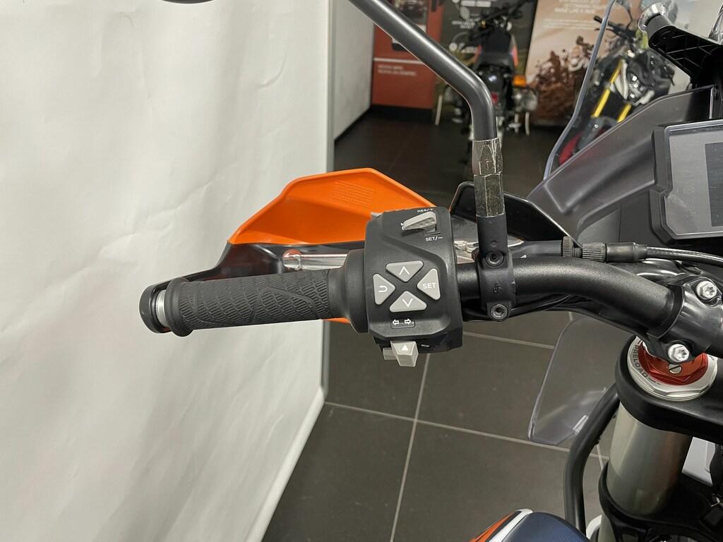 890 ADVENTURE