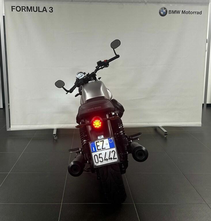 V7 850