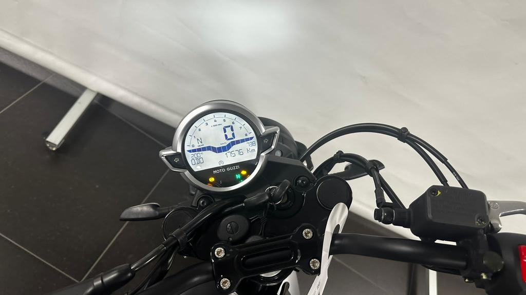 V7 850