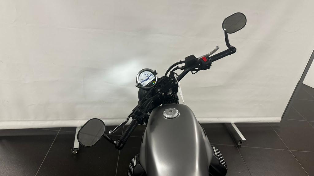 V7 850