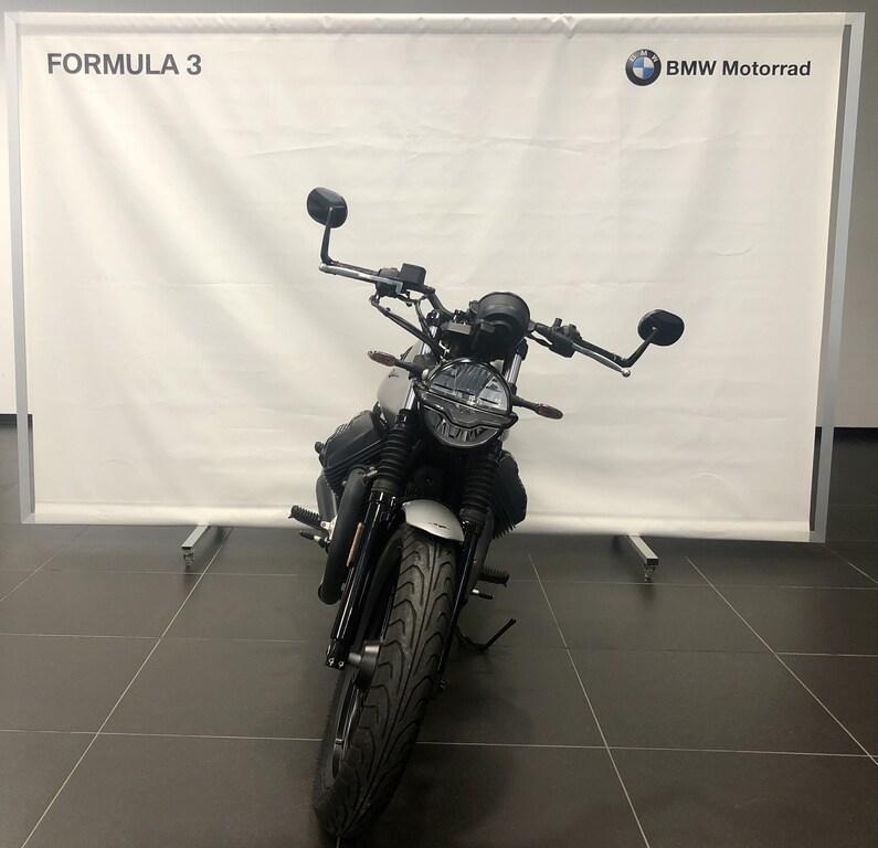 V7 850