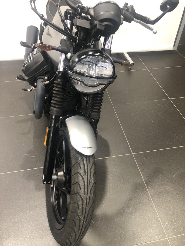 V7 850