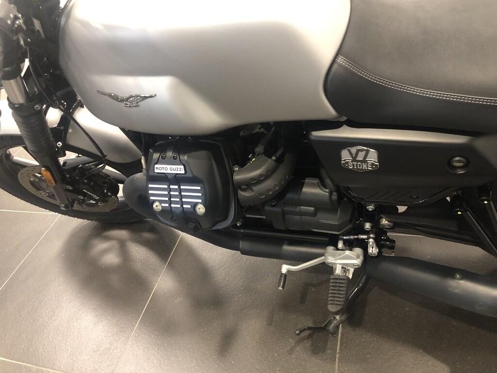 V7 850