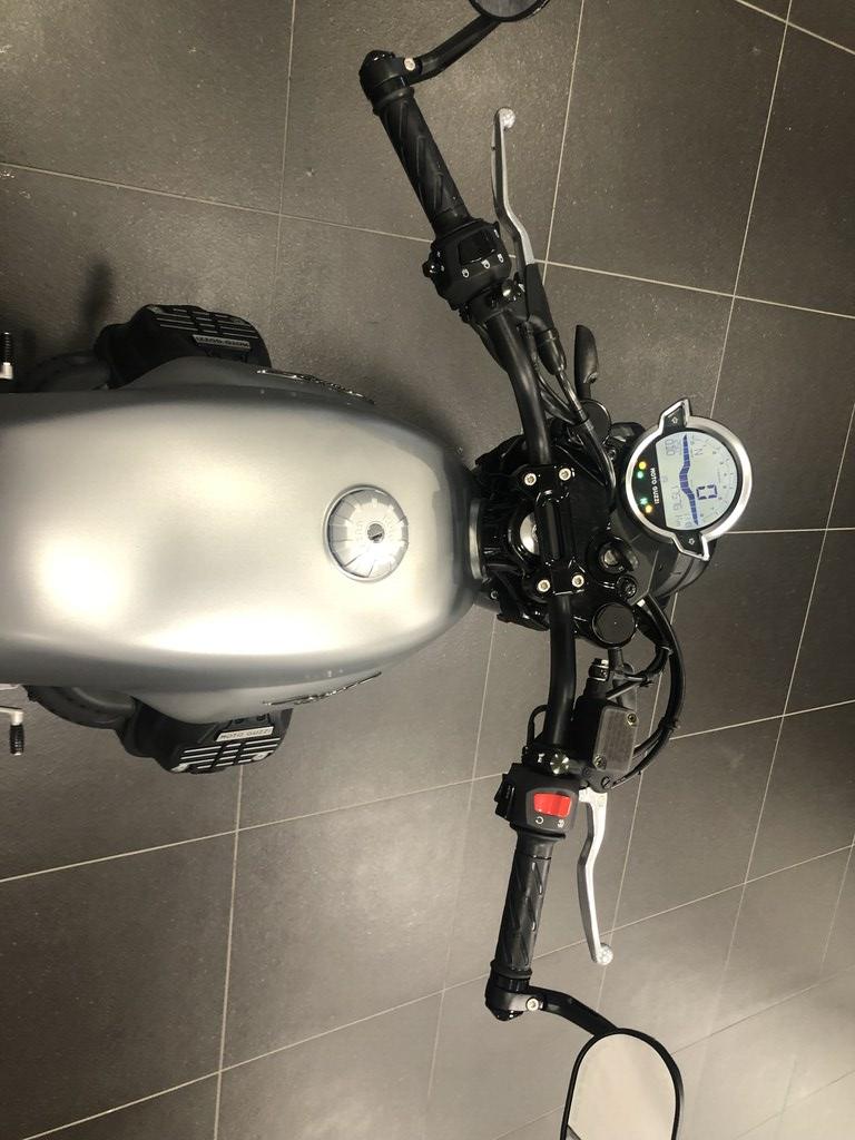 V7 850